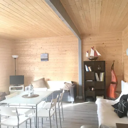 Holiday Chemin Des Fours Ferienhaus *